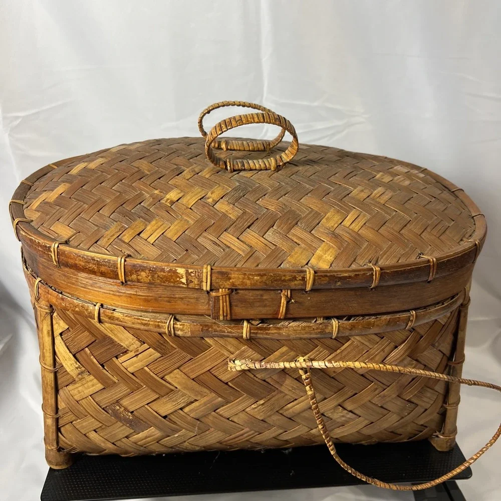 Vintage Asian Bamboo Rattan Handmade Woven‎ Sewing Basket With Lid